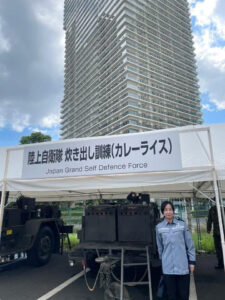 陸上自衛隊 炊き出し訓練（カレーライス）ブースにて