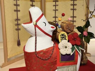 俵千万両を積んだ午の干支飾り