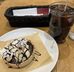 おいしいデザートとコーヒー