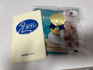 スワン銀座レストランのカードと商品