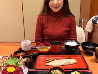 郷土料理を前にしたわたし