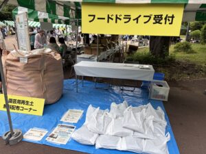 フードドライブ受付には、園芸用再生土無料配布コーナーが。